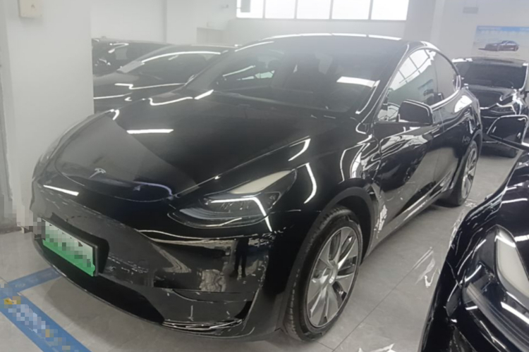 Tesla Model Y 2023 #2 Tesla Model Y 2023 car image #2