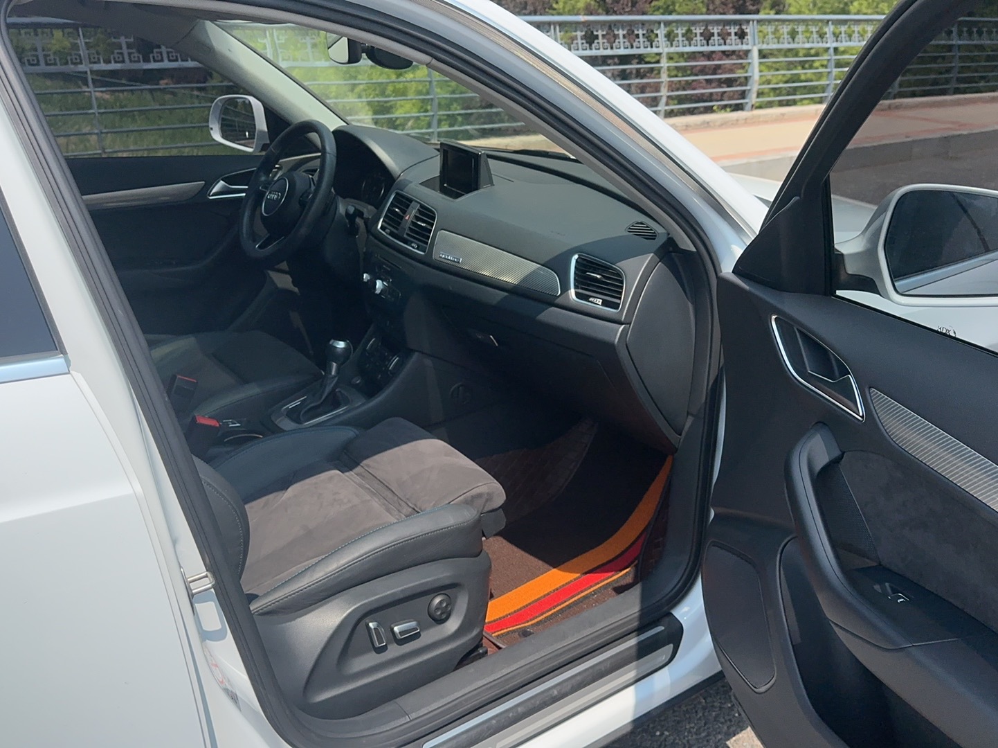 Audi Q3 2018 car image #11