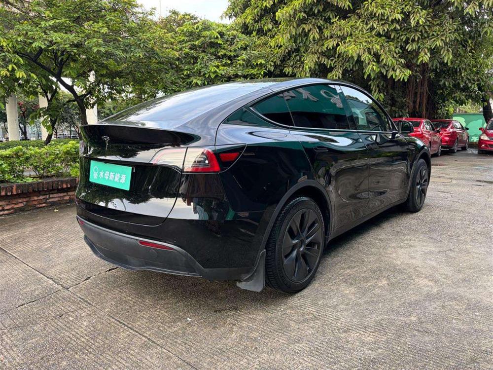 Tesla Model Y 2023 car image #7