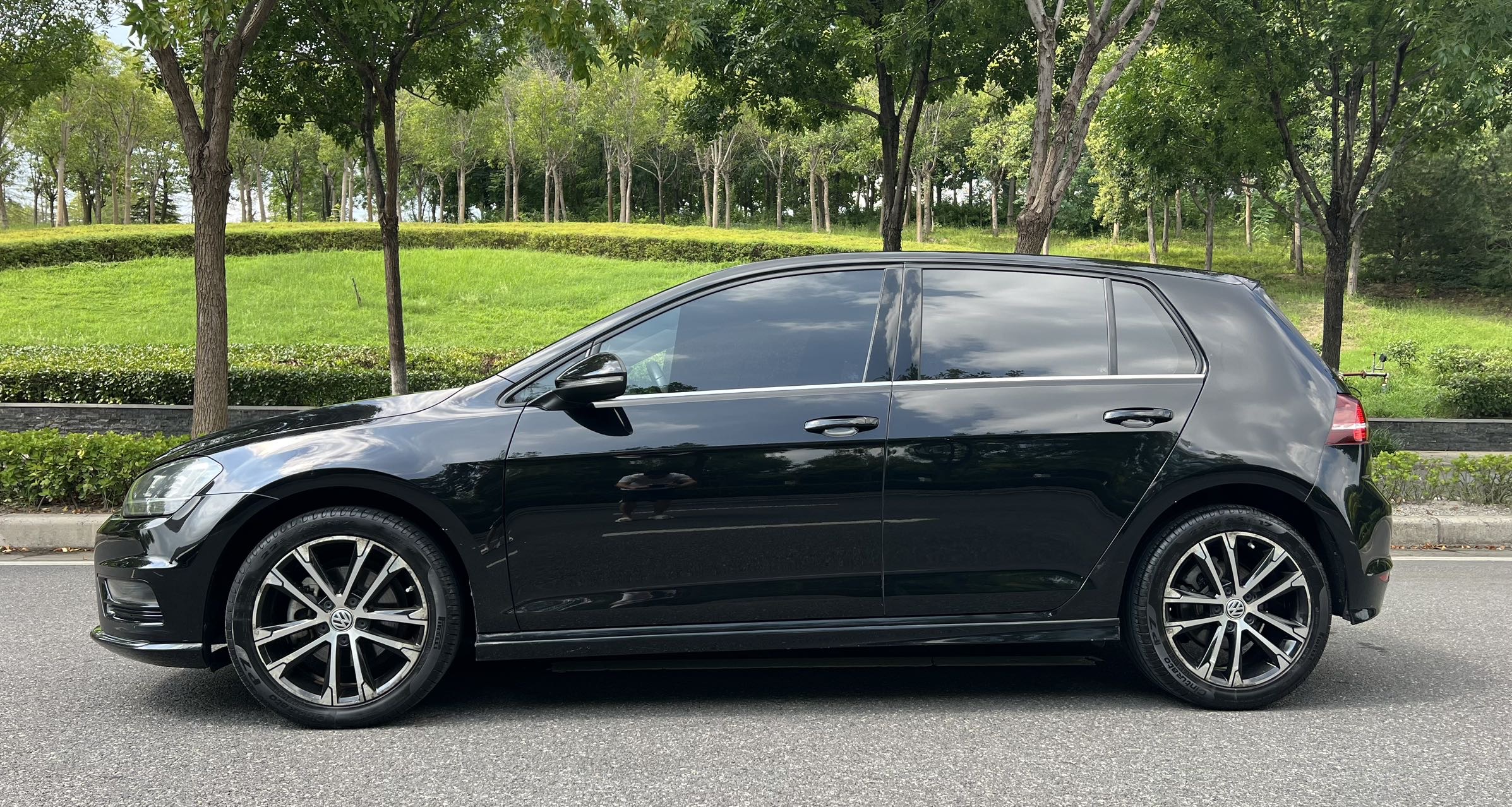 Volkswagen Golf 2017 car image #10