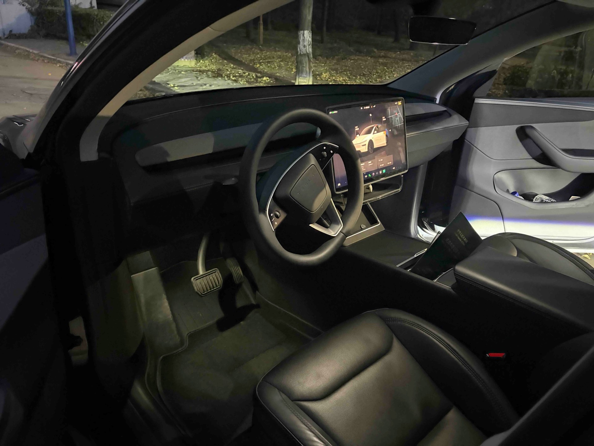 Tesla Model Y 2025 #2 Tesla Model Y 2025 изображение автомобиля #2