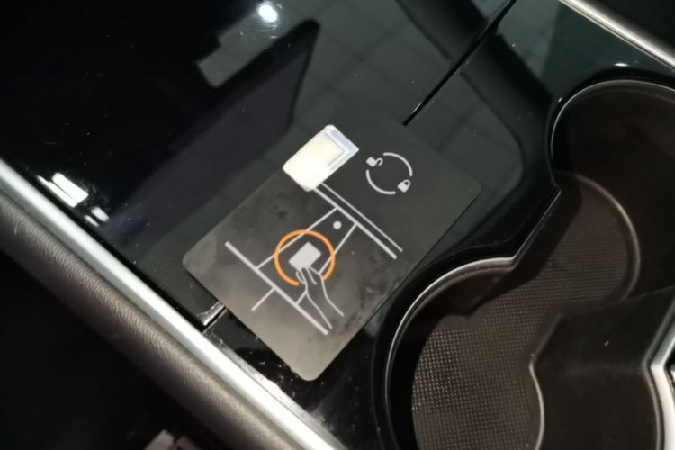 Tesla Model 3 2020 car image #9