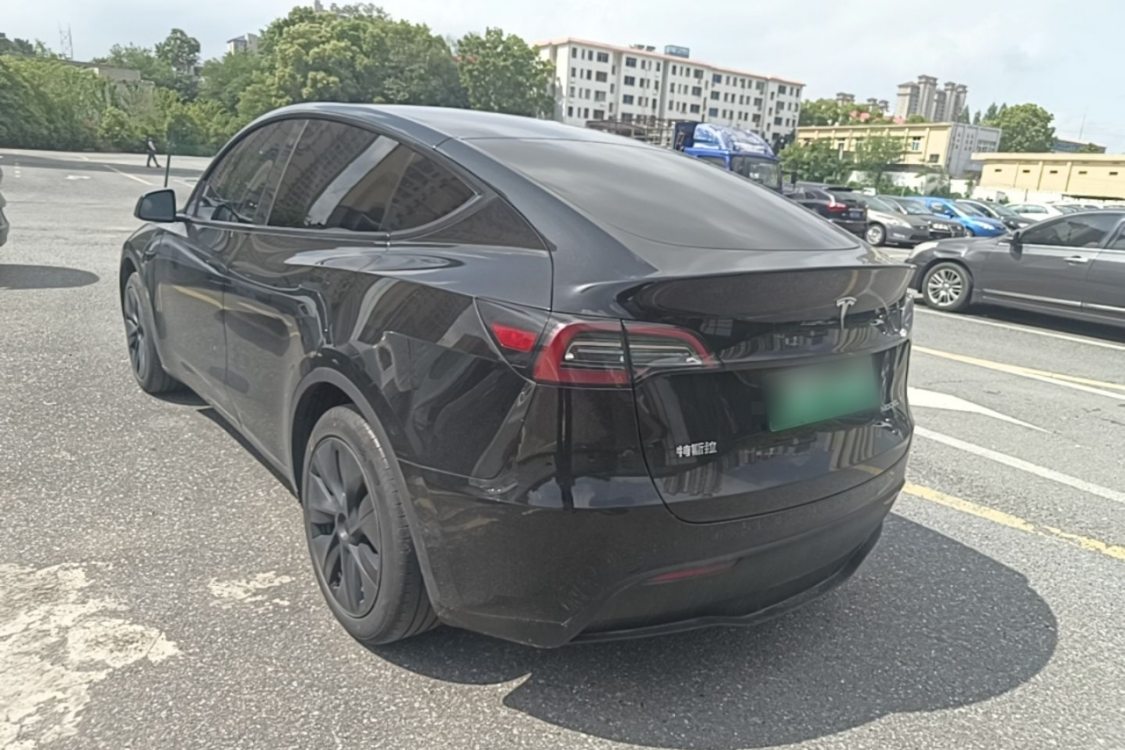 Tesla Model Y 2024 #3 Tesla Model Y 2024 car image #3