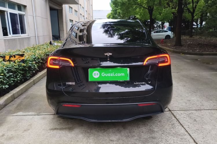 Tesla Model Y 2023 #4 Tesla Model Y 2023 car image #4