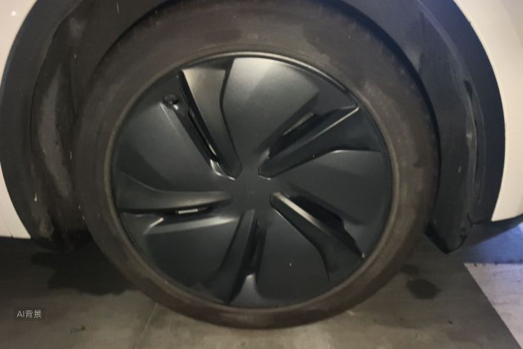 Tesla Model Y 2025 car image #9
