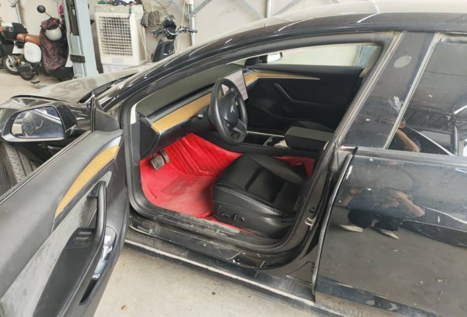 Tesla Model 3 2023 car image #3