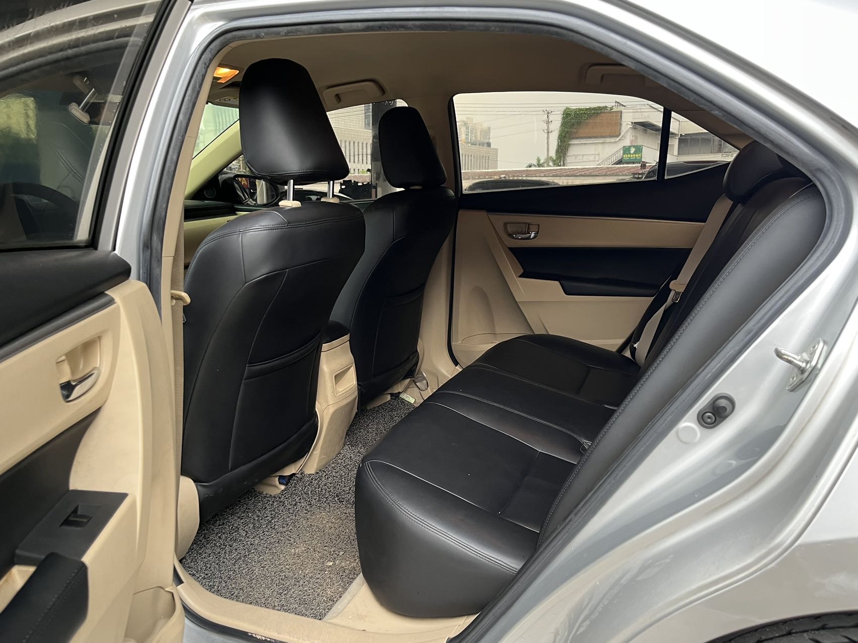 2014 car image #5