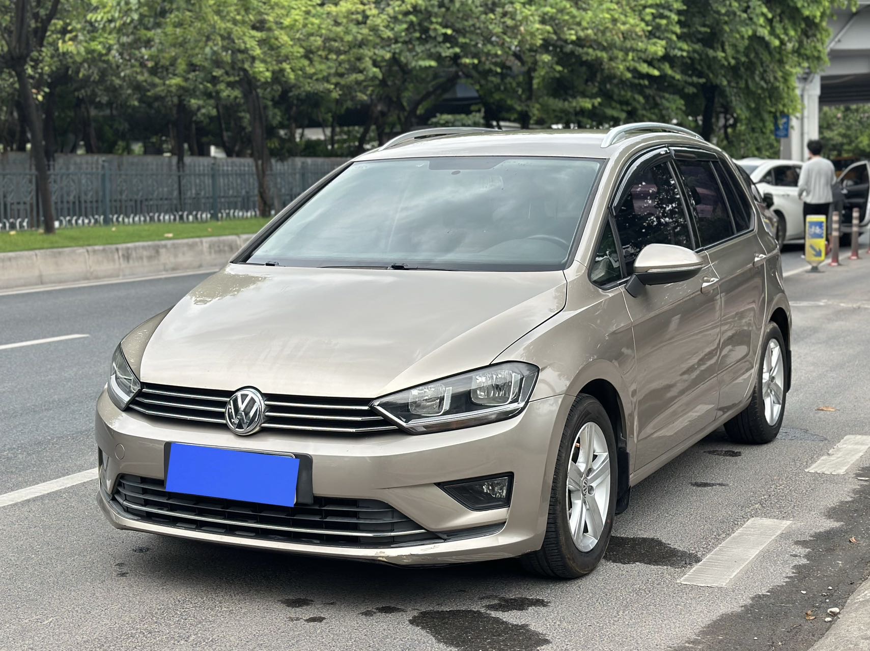 Volkswagen Golf Sportsvan 2017 Volkswagen Golf Sportsvan 2017 car image