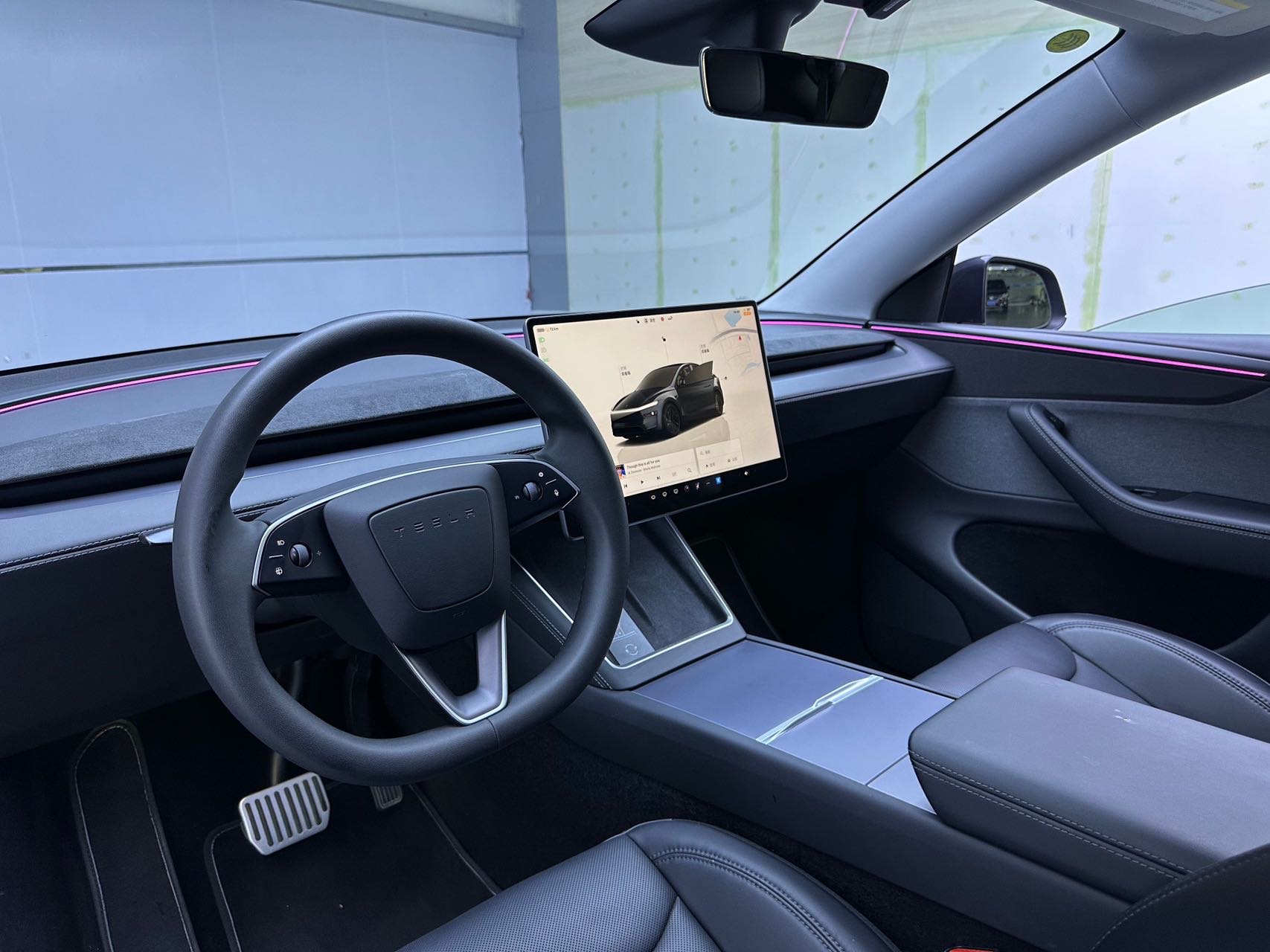 Tesla Model Y 2025 immagine di auto #9
