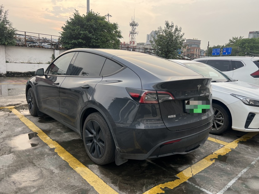 Tesla Model Y 2024 #3 Tesla Model Y 2024 car image #3