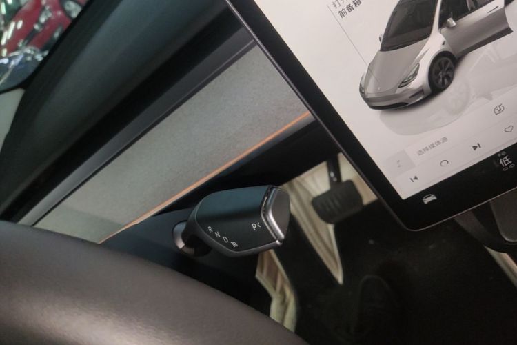 Tesla Model Y 2024 #18 Tesla Model Y 2024 car image #18