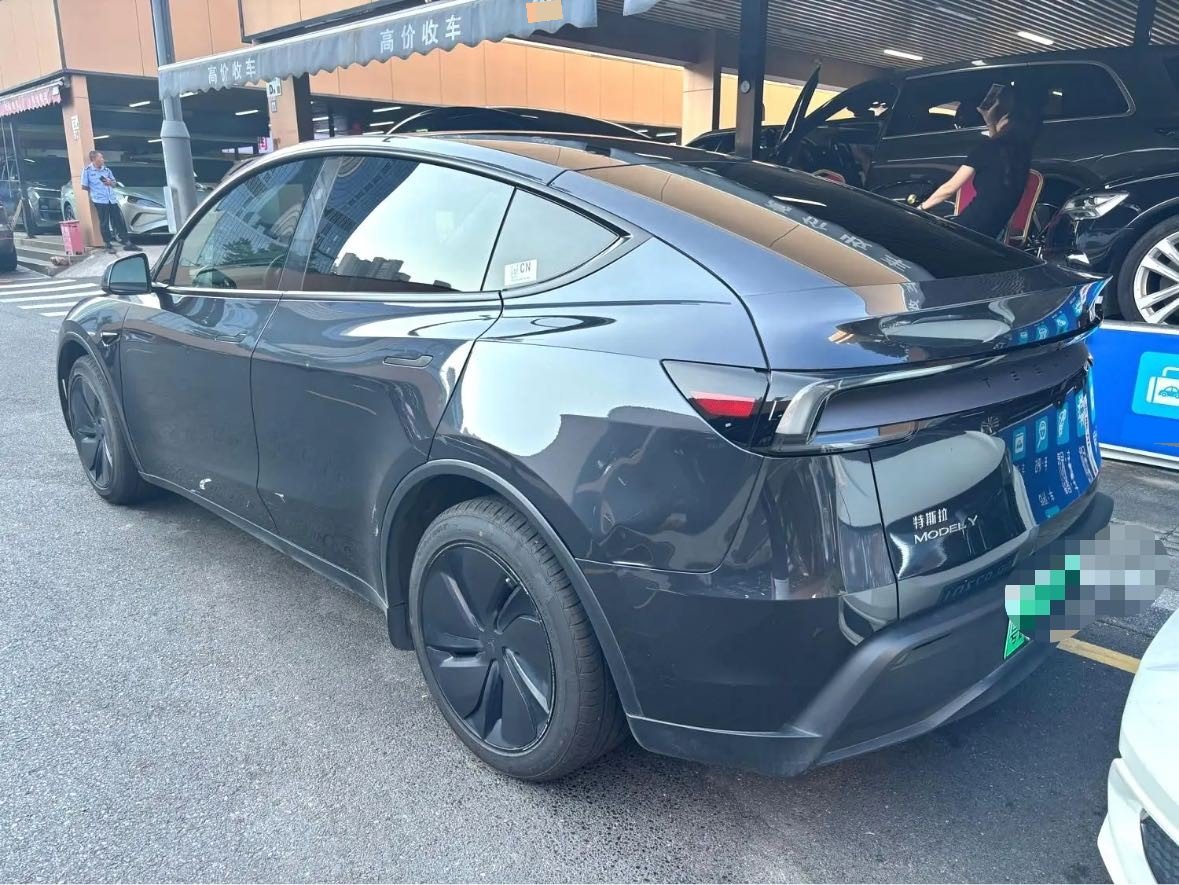 Tesla Model Y 2025 #7 Tesla Model Y 2025 immagine di auto #7