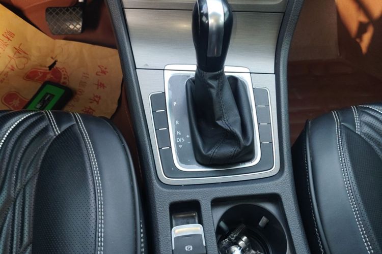 Volkswagen Golf 2016 car image #14