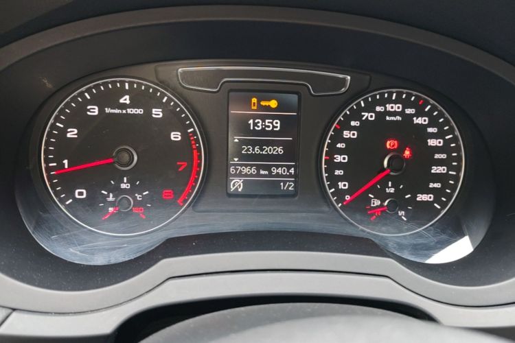 Audi Q3 2017 car image #12