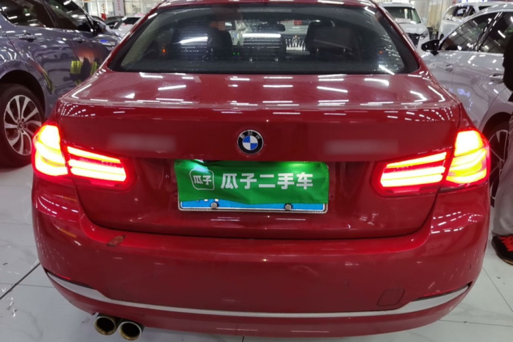 BMW 3 Series 2018 car image #6