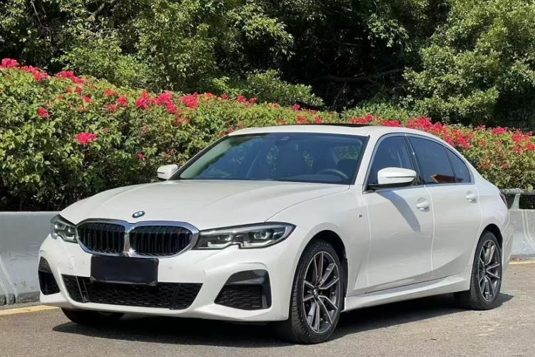 BMW 3 Series 2022 car image #2