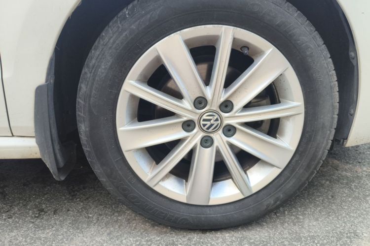 Volkswagen Polo 2014 car image #6