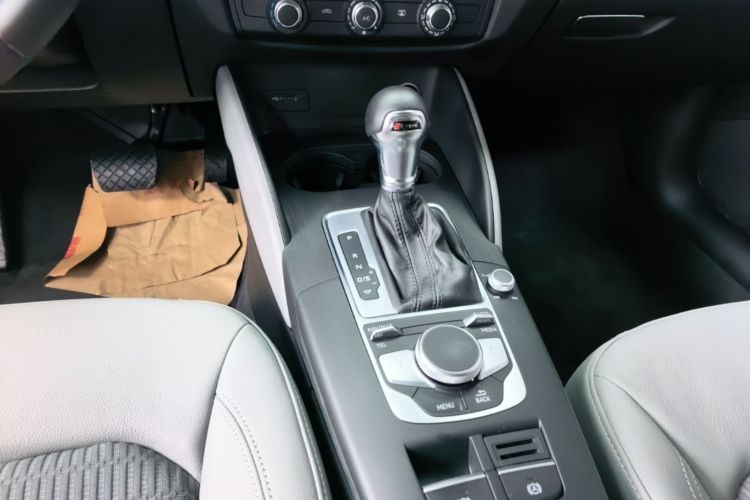 Audi A3 2019 car image #14