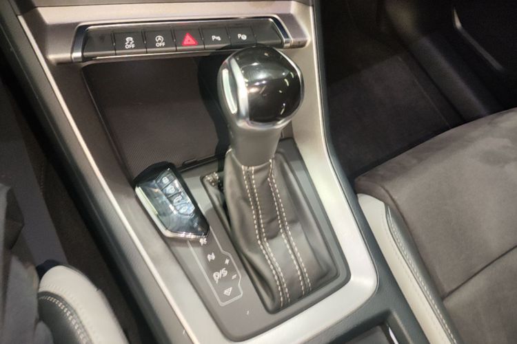 Audi Q3 2023 car image #14