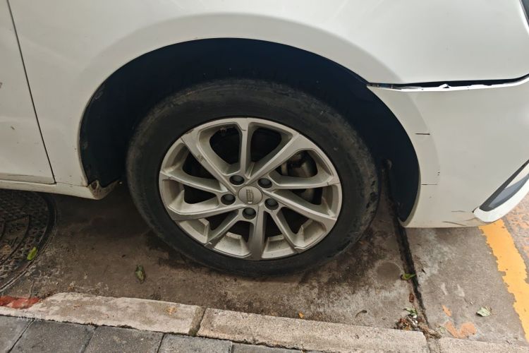 GEELY Emgrand 2021 car image #9