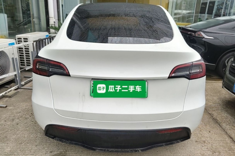Tesla Model Y 2023 car image #6