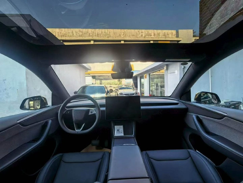 Tesla Model Y 2026 #6 Tesla Model Y 2026 صورة سيارة #6