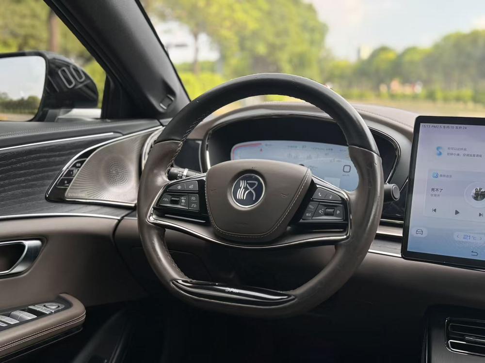 BYD Han 2023 car image #15