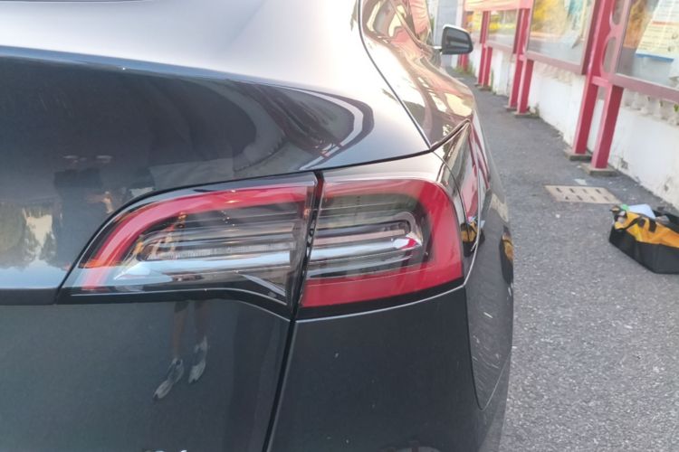 Tesla Model Y 2024 immagine di auto #8