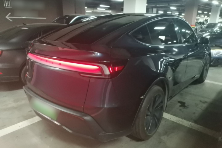 Tesla Model Y 2025 #7 Tesla Model Y 2025 car image #7