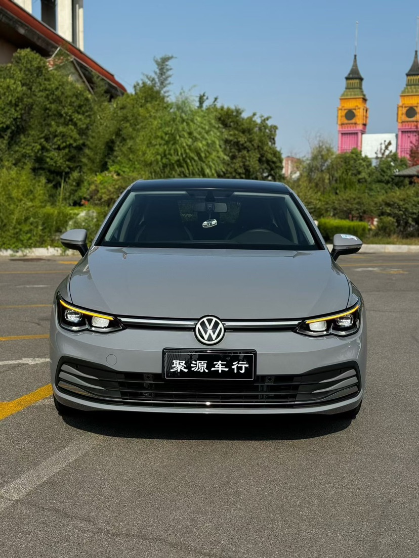 Volkswagen Golf 2023 car image #2