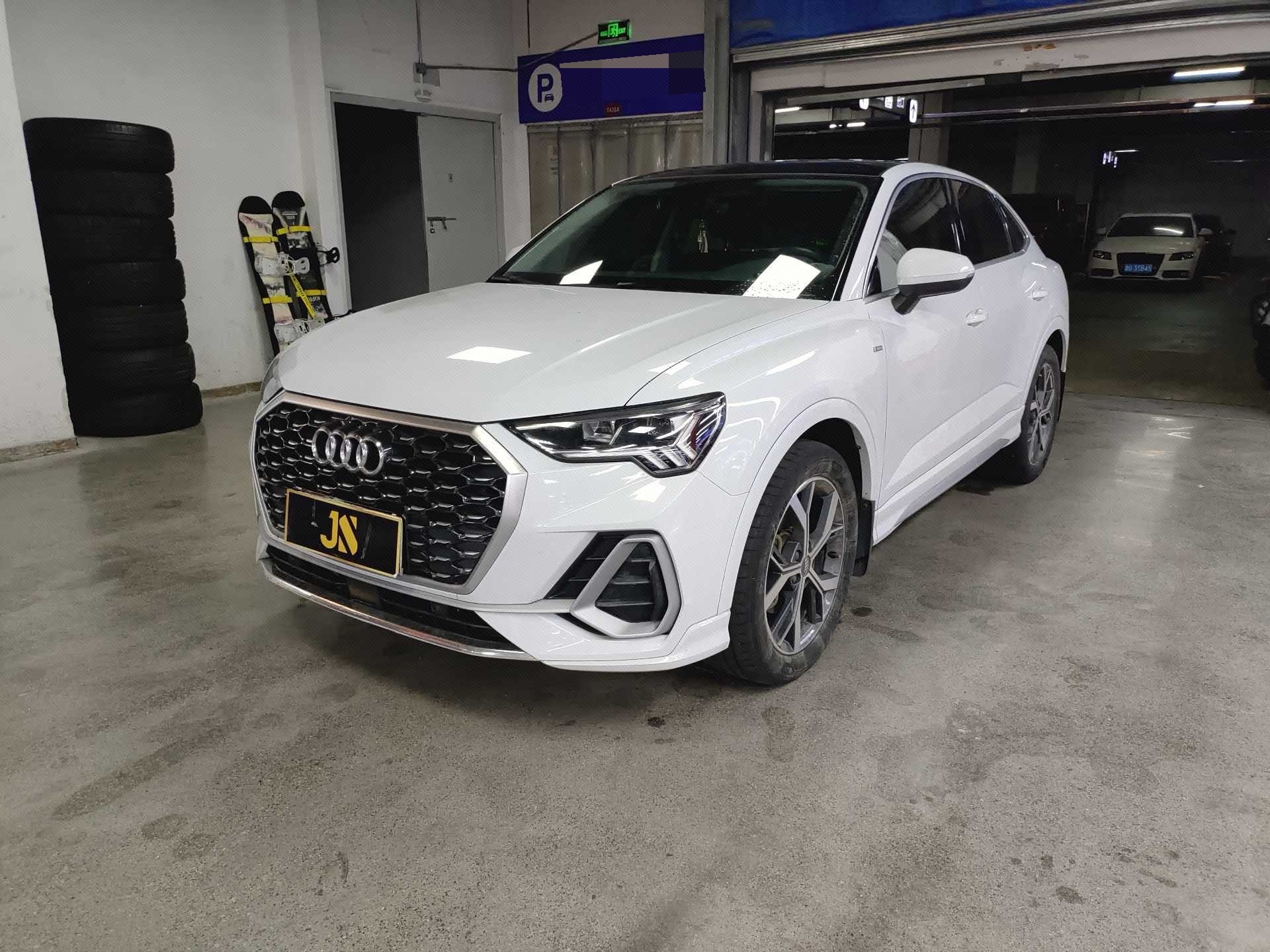 Audi Q3 2021 car image 