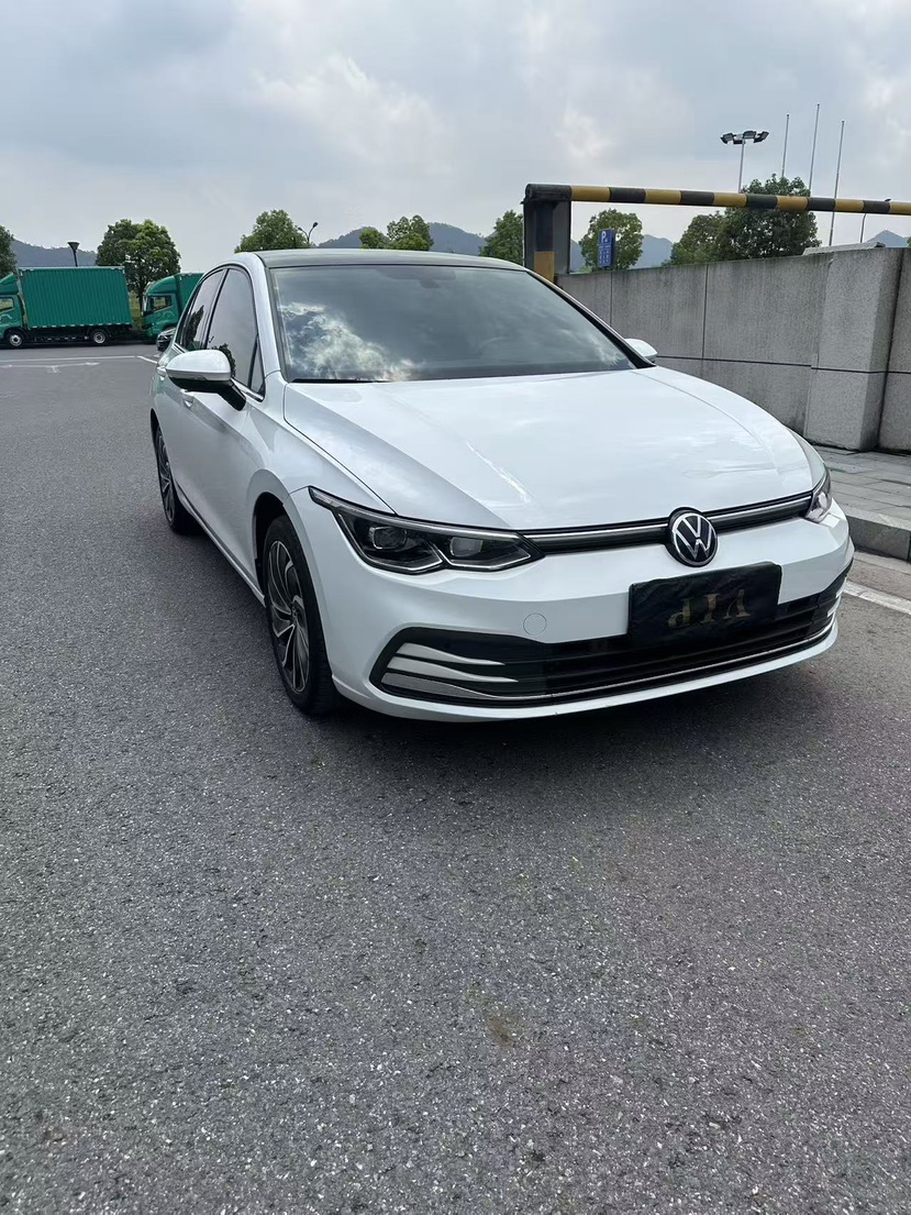 Volkswagen Golf 2022 car image #3