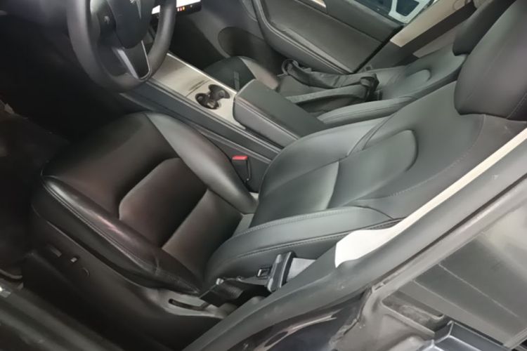 Tesla Model Y 2021 immagine di auto #15