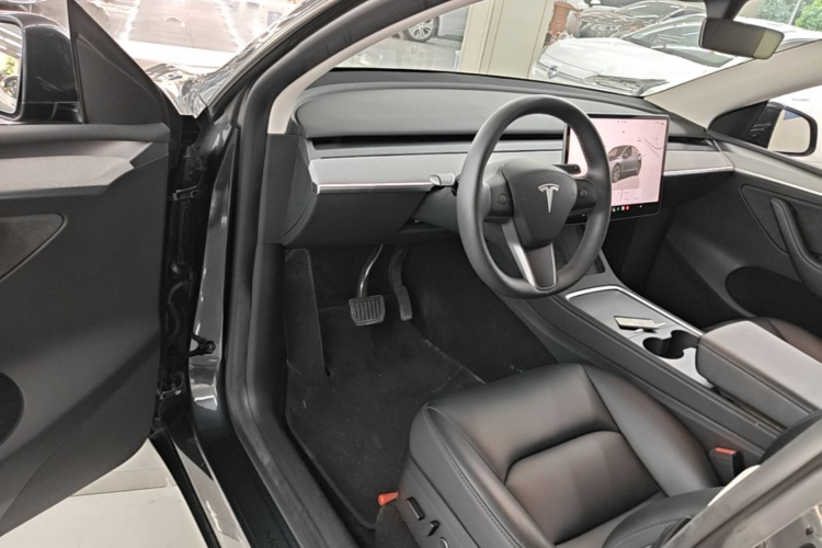 Tesla Model Y 2024 #18 Tesla Model Y 2024 car image #18