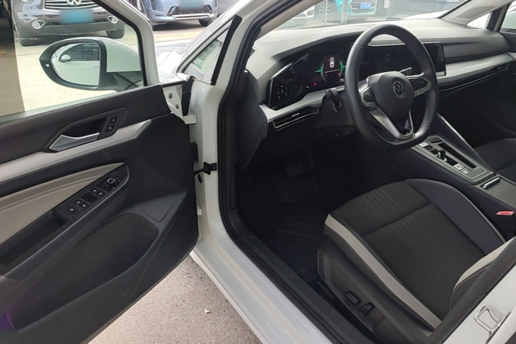 Volkswagen Golf 2021 car image #16