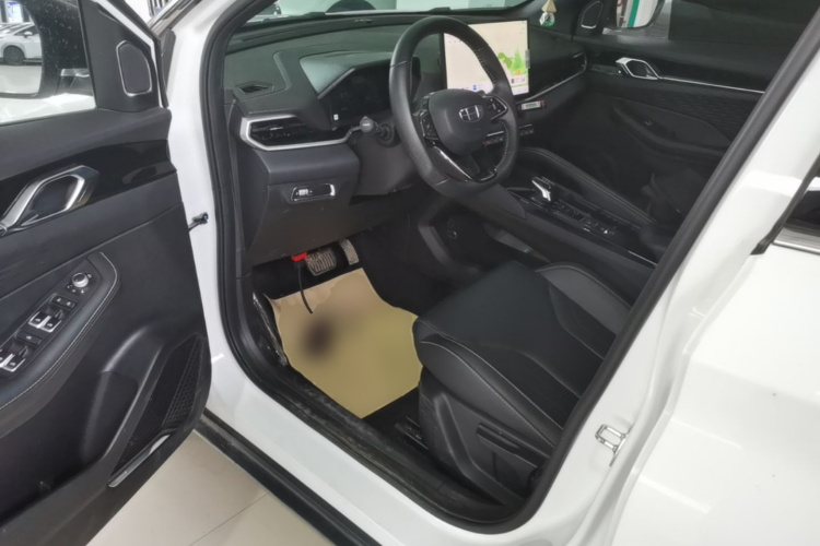 GEELY Coolray 2026 #16 GEELY Coolray 2026 car image #16