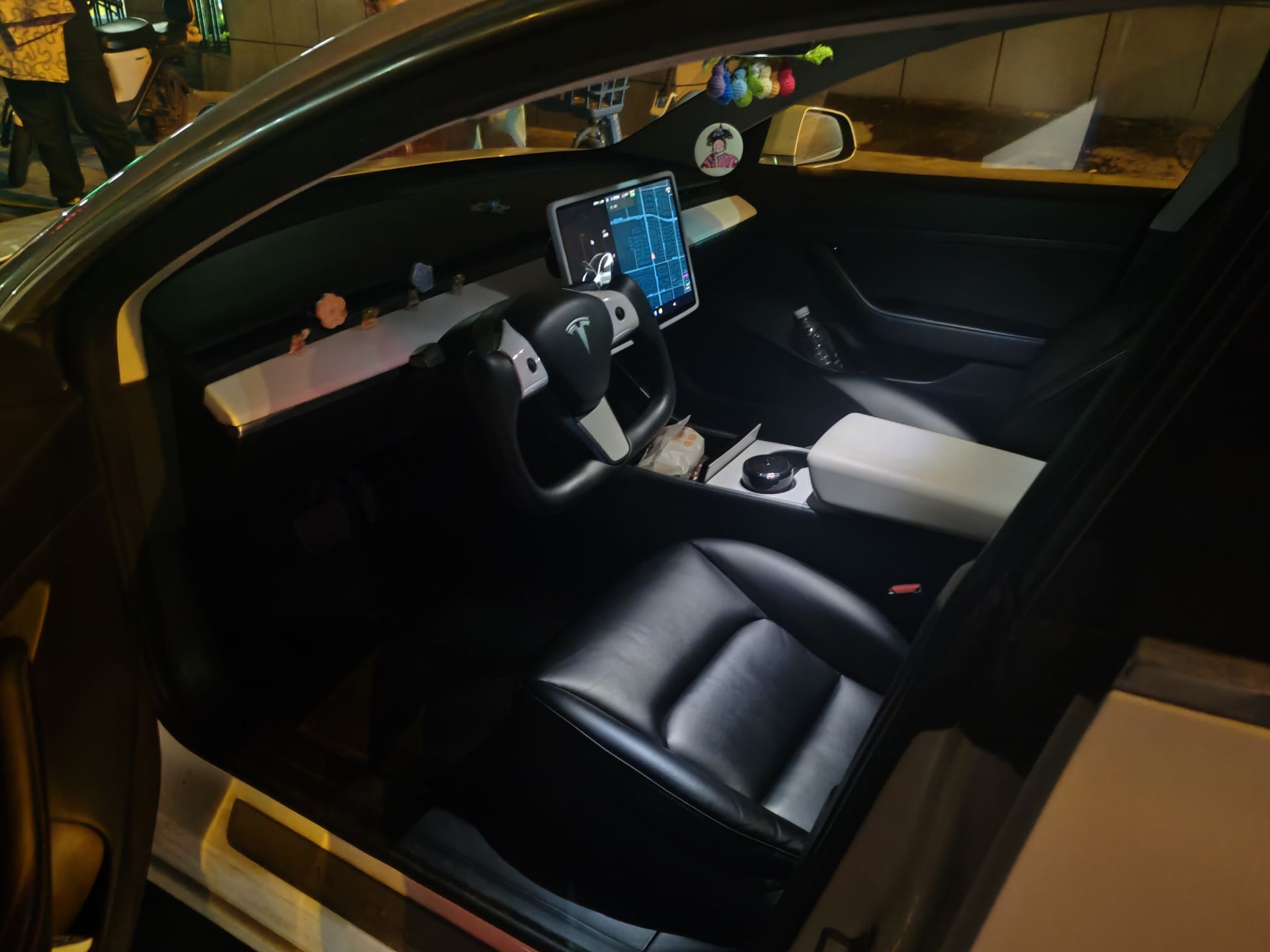 Tesla Model 3 2020 car image #2