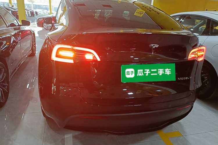 Tesla Model Y 2023 #4 Tesla Model Y 2023 car image #4