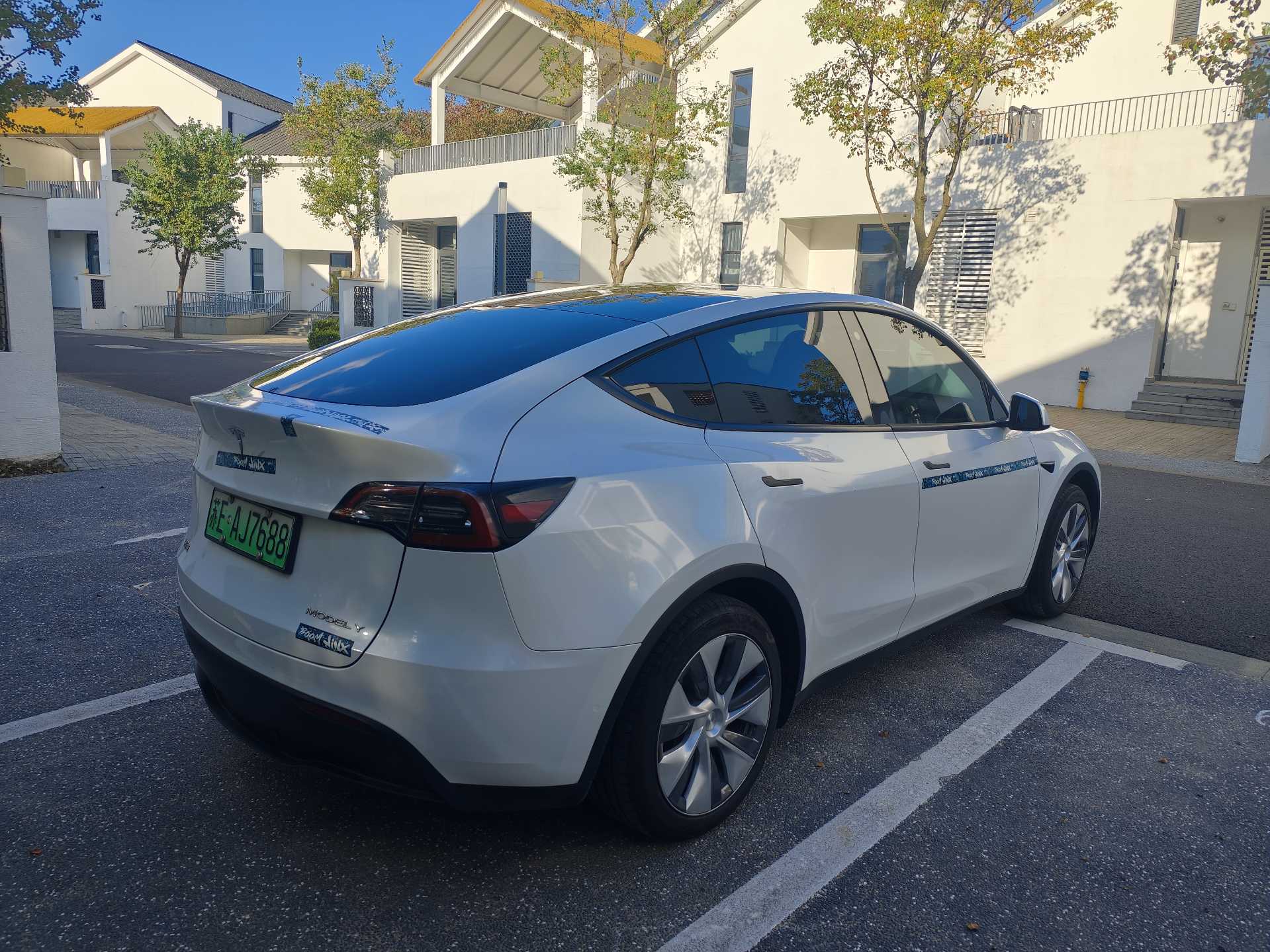 Tesla Model Y 2023 imagem de carro #10