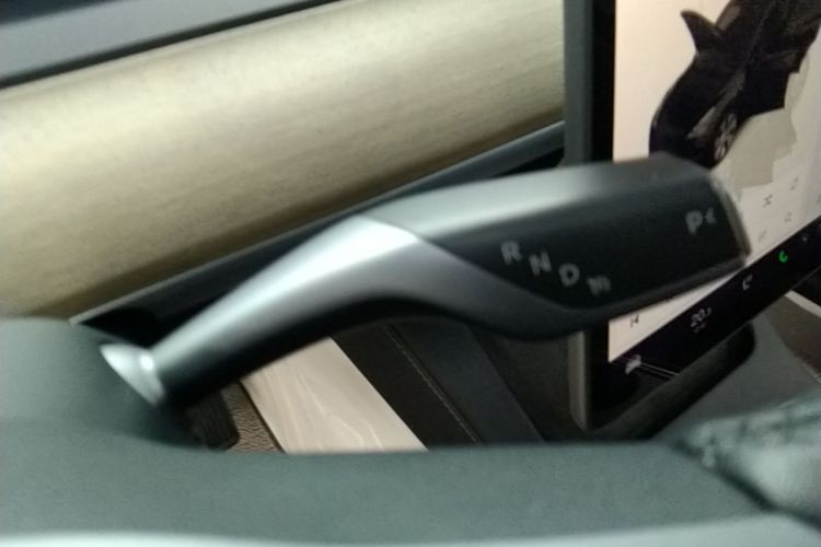 Tesla Model Y 2023 car image #14