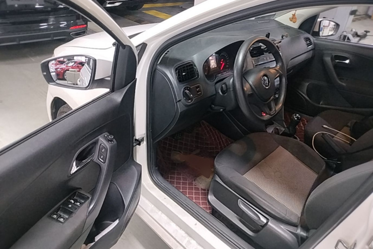 Volkswagen Polo 2017 car image #18