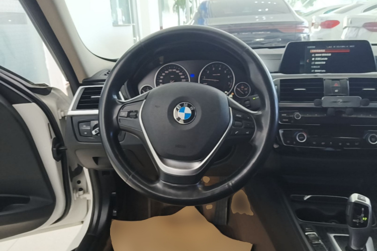 BMW 3 Series 2018 #11 BMW 3 Series 2018 car image #11
