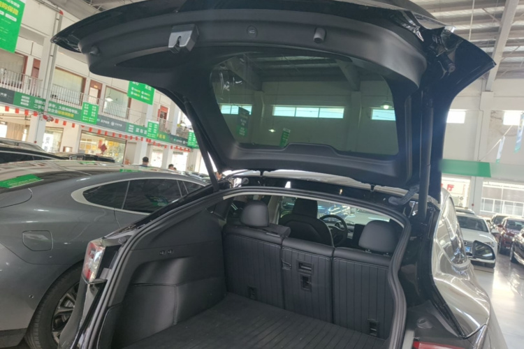 Tesla Model Y 2023 car image #19