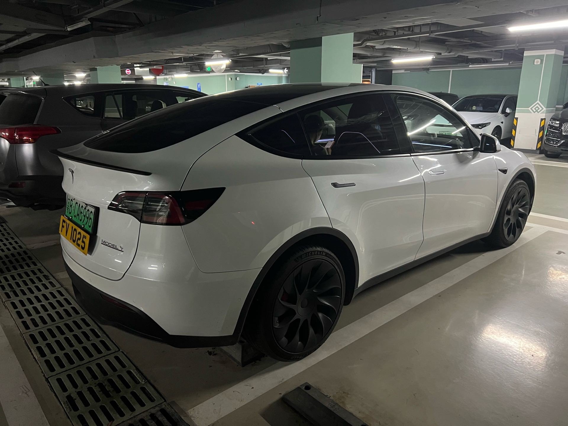 Tesla Model Y 2024 car image #3