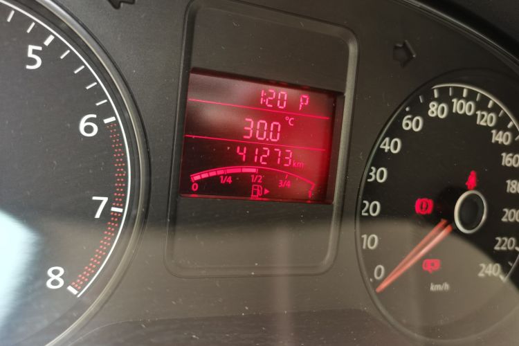 Volkswagen Polo 2011 imagem de carro #10