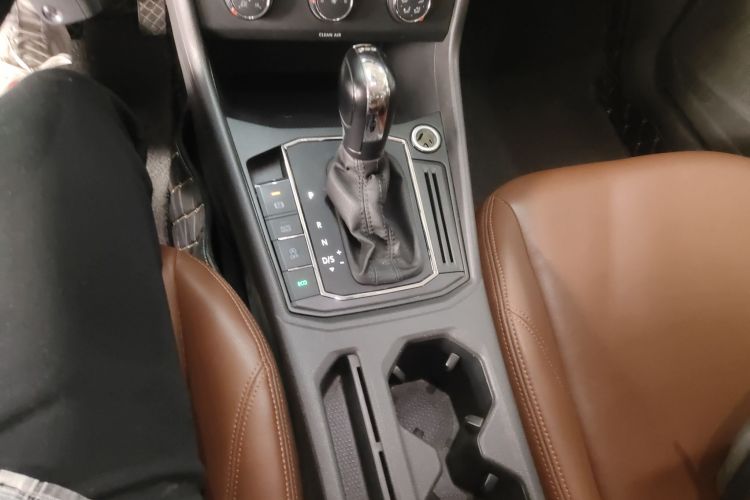 Volkswagen Lavida 2018 car image #14
