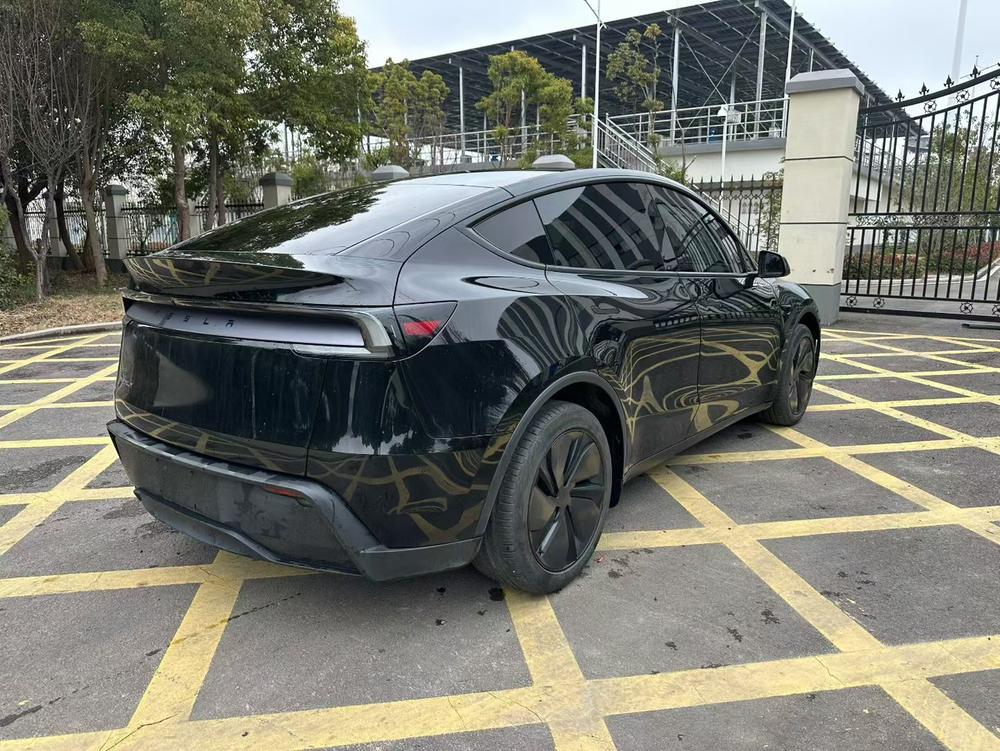 Tesla Model Y 2025 #6 Tesla Model Y 2025 car image #6