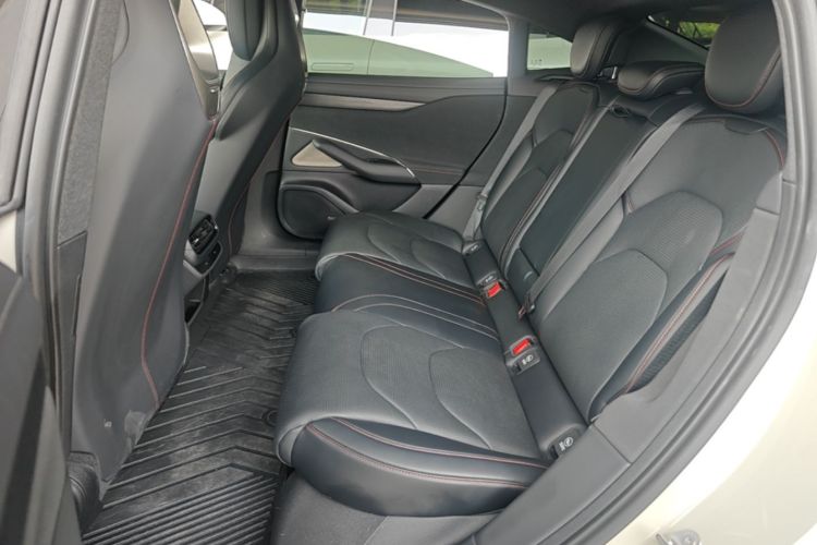 MI SU7 2024 car image #17