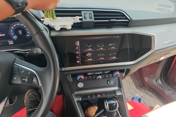 Audi Q3 2020 immagine di auto #13