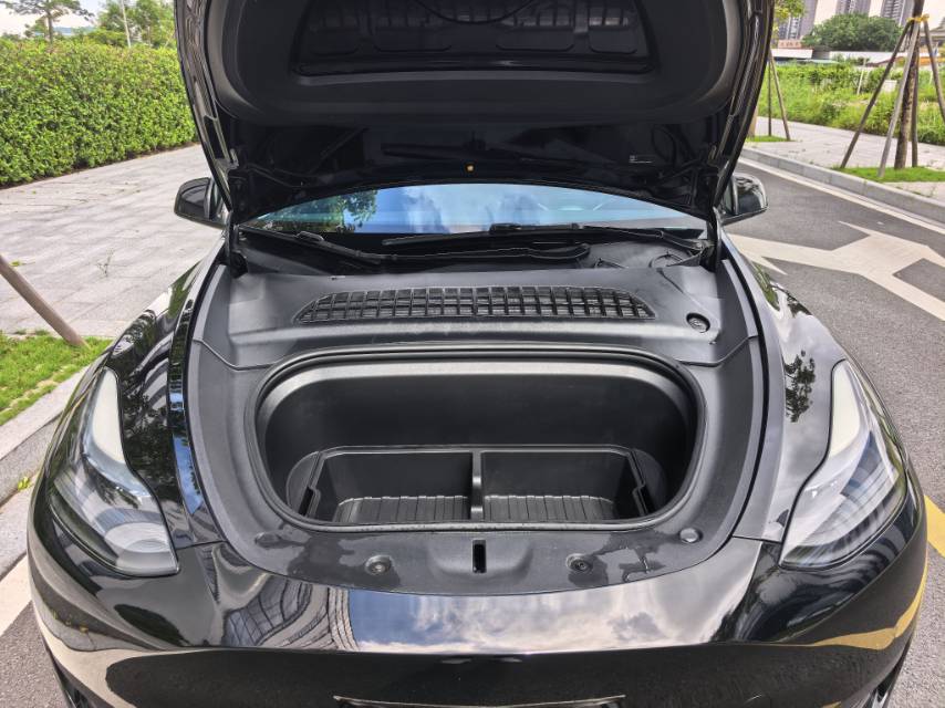 Tesla Model Y 2022 car image #10